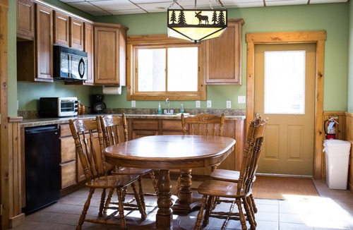 Divide Ski Chalet | Mountain Chalet W/Pikes Peak View, 10 Bdrms.