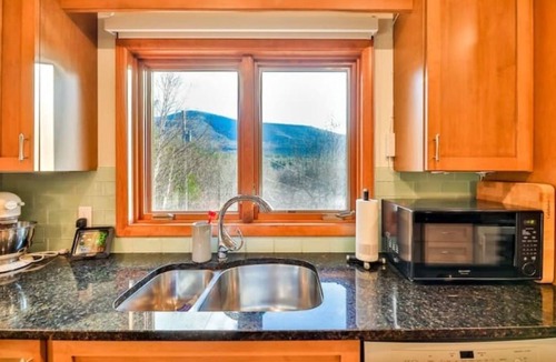 Maplecrest House | Mountain house w/stunning views & gourmet kitchen 7 mi to Windham 9 to Hunter