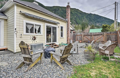 Index House | 'Mountain Memories:' Cozy Small Town Escape