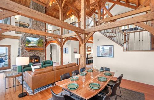 Pleasant Park Corridor House | Mountain Retreat Sleeps 10 with Pool Table and Arcade