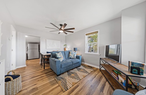 Riverton House | Mountain View Bungalow in Front Royal