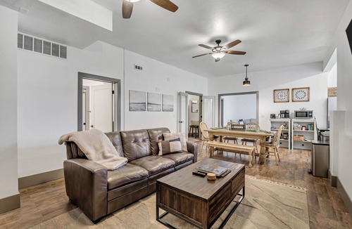 Bountiful House | Mountain View Retreat: 2 BR/2 BA Spacious & Cozy!