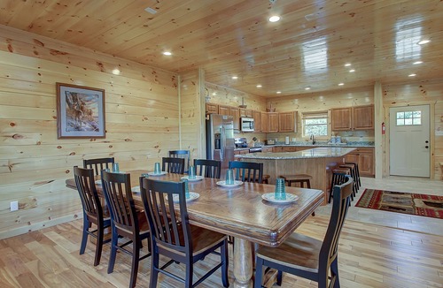 Gatlinburg Cabin | Mountain view, sleeps 14, pool table, arcade game, and hot tub! Plenty of space!