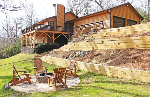 Fletcher House | Mountain Views & Solitude. This is Shadow Ridge. Hot Tub.