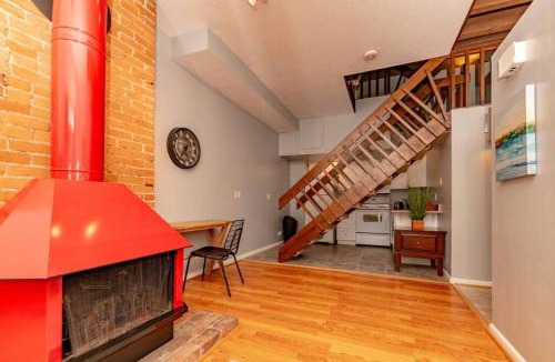 Mount Adams Apartment | Mt Adams 1BR Great Location Steps from Monastery