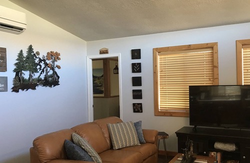 Apple Valley House | Mt. Views, Xtra Sanitized, Quiet, Loaded Rec Room, 2 living areas
