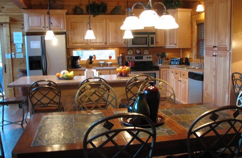 Butler Cabin | MTN CABIN LAKEFRONT,CANOE/3 KAYAKS,POOL TABLE,DOCK,FIRE PIT, FIREPLACE,JACUZZI