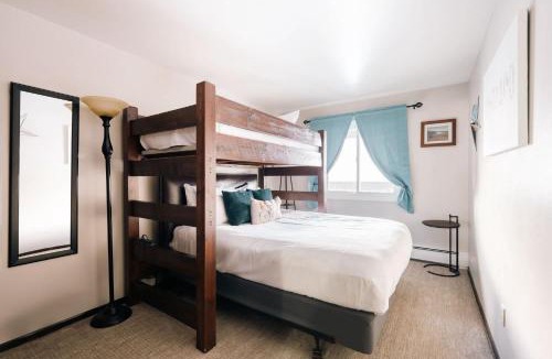 Copper Mountain Village House | MTN View - Close to Lifts - Heated Pool - Copper
