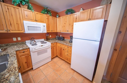 River Run Condo | Mtn Views, Walk to Slopes, Cozy Fireplace