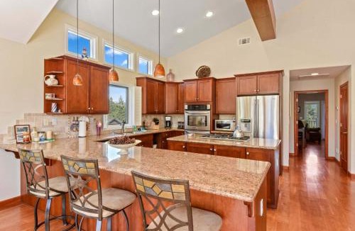 Mountain View Estates House | Mule Meadows - Classy Split level South Tahoe home