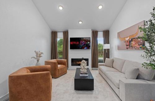 Coronado Hills House | Multi Home - Up to 16 people - Balcony Access
