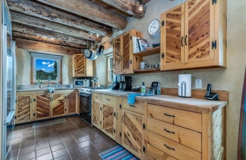 Santa Fe House | MULTI-LEVEL TANO RD ARTIST RETREAT - SLEEPS 8 Adults & Children 5 and under
