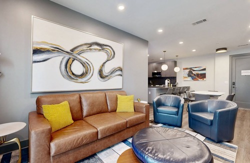 Rolling Mill Hill Condo | Muse | South Downtown Music City condo with balcony, gym & central A/C