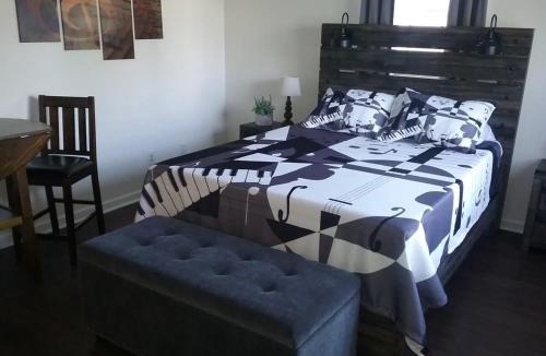 McMinnville Apartment | Music Studio Getaway, Close to Entertainment!