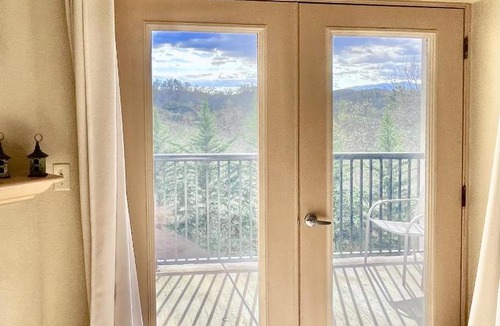 Pigeon Forge Apartment | MVC - Unit 5405 - The WilderNest