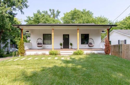 Woodbine House | NashOasis 10 Min to DT, Gameroom, Huge Yard