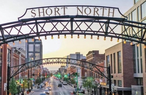 Franklin Park Apartment | Near downtown Columbus with WiFi, AC, fitness room, restaurants, and parks.