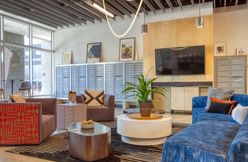 River North Art District Apartment | Neat RiNo Studio w/ Gym, Roof Deck, in Brewery District, by Blueground