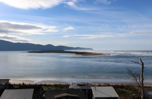 Happy Camp Hideaway Apartment | Netarts Bay and Ocean Views