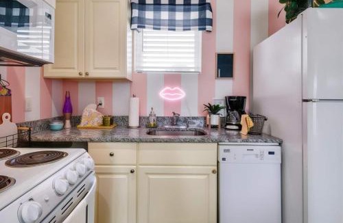 Maxwell Apartment | New 4 Bedroom Apt near DT Walk to restaurants