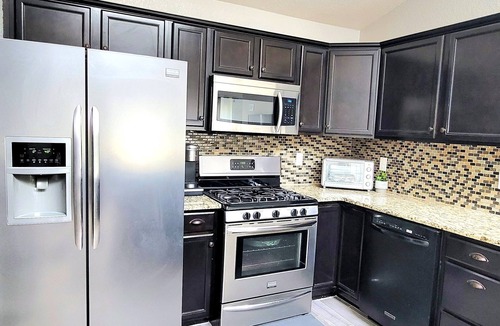 Northwest Arvada House | NEW 6bdrms, 6baths; Near Dining, Shops, & Shops. Great for Red Rocks & Downtown!
