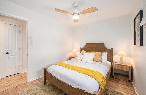 Sister Lakes House | New Beach front 5bd in Sister Lakes with Hot tub