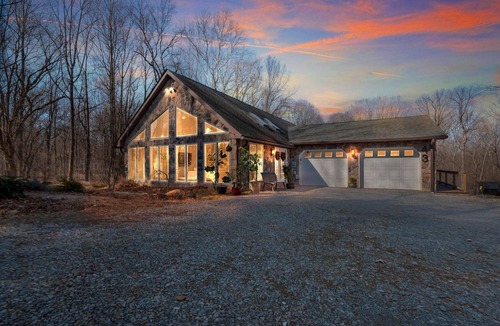 Falling Waters House | NEW! Bell Haven 4-Bedroom Home with Pool