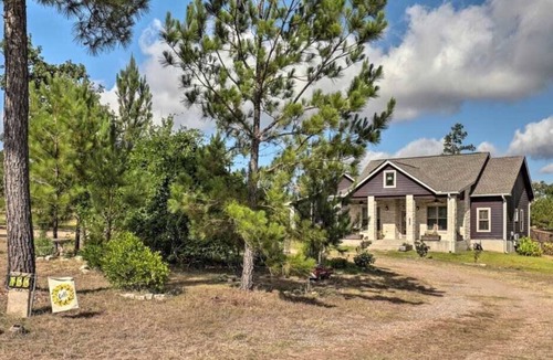 Bastrop House | NEW! Charming 2BD/2BA Home with a Beautiful Heated Jacuzzi and Pool!