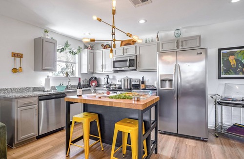 Treme House | New Cowboy Pool! 6BR by FQ | EV Charger | Parking, | Parking | Patio | Laundry | 1GB Wifi | Parkview