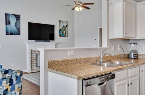 Spring Hill House | New! Cozy Spacious 3BR Spring Hill Home!