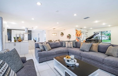 Croissant Park House | NEW! Fox Private Resort- Near Downtown & Beach