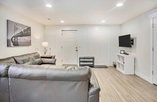 Vineyard Apartment | New Furnished 2Bd Apt! Great for Long Stays
