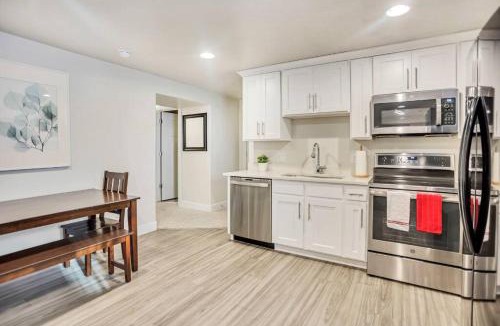 Vineyard Apartment | New Furnished 2Bd Apt! Great for Long Stays