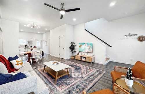 Denver Heights House | NEW Home 3 mi to Downtown & Riverwalk Near BMT grad 1mi to Alamodome-FrostBank