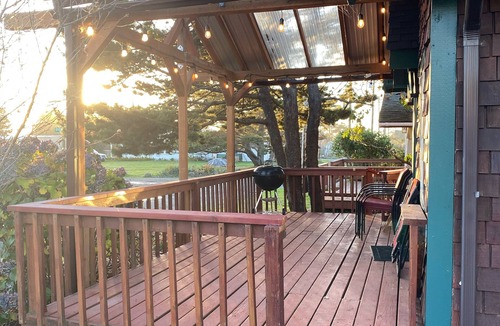 Rockaway Beach Cabin | New Hot Tub, Pet friendly, Fenced yard, Covered Porch 2 blocks to beach, Clean
