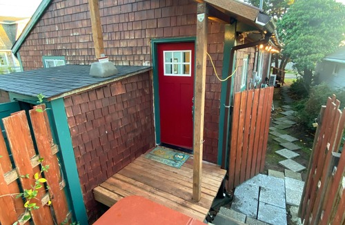 Rockaway Beach Cabin | New Hot Tub, Pet friendly, Fenced yard, Covered Porch 2 blocks to beach, Clean