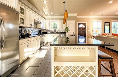 Edgehill House | New House w/Penthouse in 12 South, by Belmont/Vanderbilt. 5 minutes to Broadway