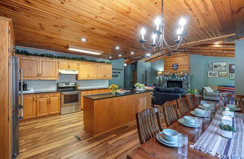 Dover Cabin | NEW *Indoor Pool* | Game Rm, Private Log Cabin - Fun for All Ages 4b/3b sleep 14