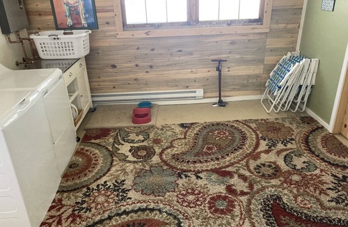Fruita House | New King Bed - 2 Blocks From Downtown - best backyard in Fruita!