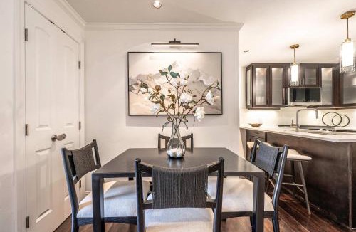 Aspen House | New Listing 1 BR Aspen Condo by Gondola