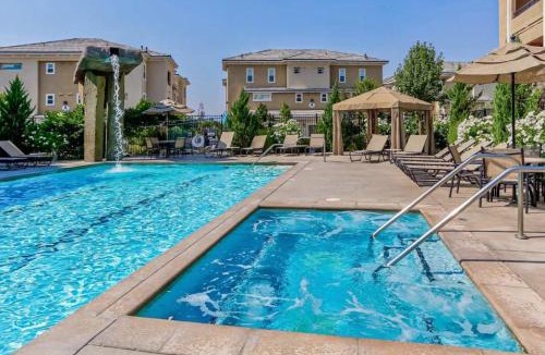 Reno/Tahoe Airport Apartment | New Luxurious 1BR Apartment Heated Pool Spa & Sauna