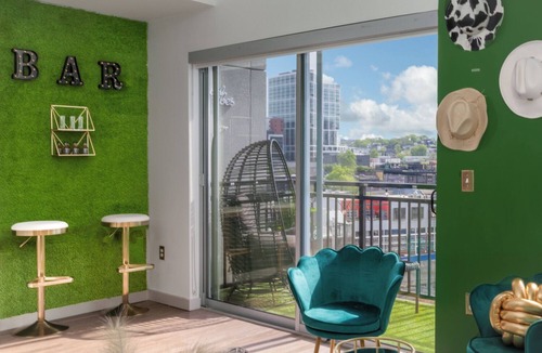 Rutledge Hill Condo | New luxurious - Upscale apt in downtown Nashville!