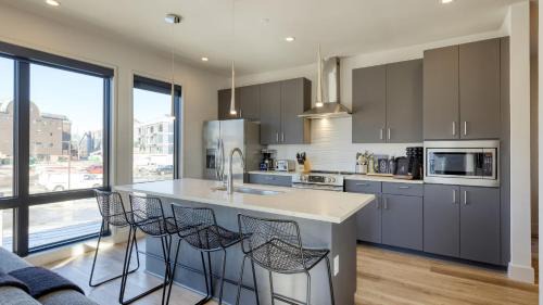 West End House | New Modern 2BDR in Walkable Midtown w Gym Pool Honkey-Tonk by AvantStay
