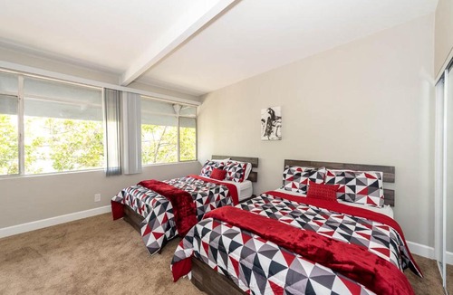 Birdland Apartment | New & Modern 2BR - Prime Location , Gym and Pool