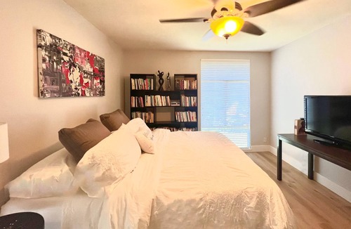 Windsor Park House | New Modern Two Bedroom Home Close to Downtown and UT Campus