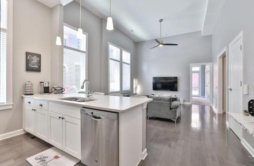 Over-the-Rhine Apartment | *NEW mOdernLUX best OTR condo *Park ONsite*