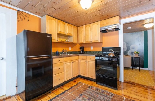 Salem Apartment | *New Omi's 1Br WitchHouse|Dwntown Salem|HocusPocus