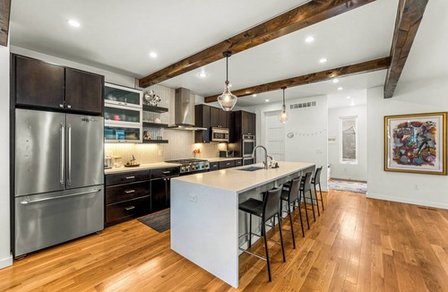 University Park House | New! Perfect for group/family! Trampoline/FirePit