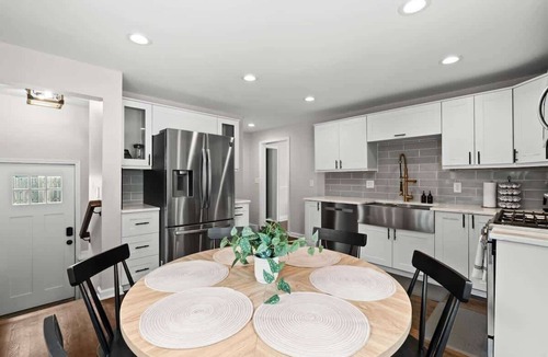 Drayton Plains House | New! Private Lakefront Retreat [3BR/2BA] Game Room