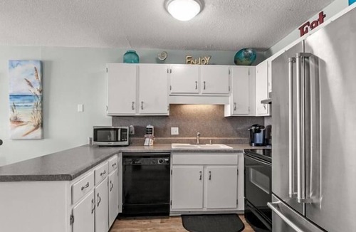 Golden Mile Condo | NEW Raintree Villas - Oceanfront view, one block from beach, Wifi included